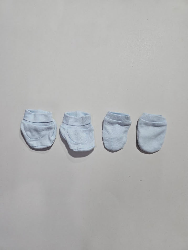 newborn shoe and glous