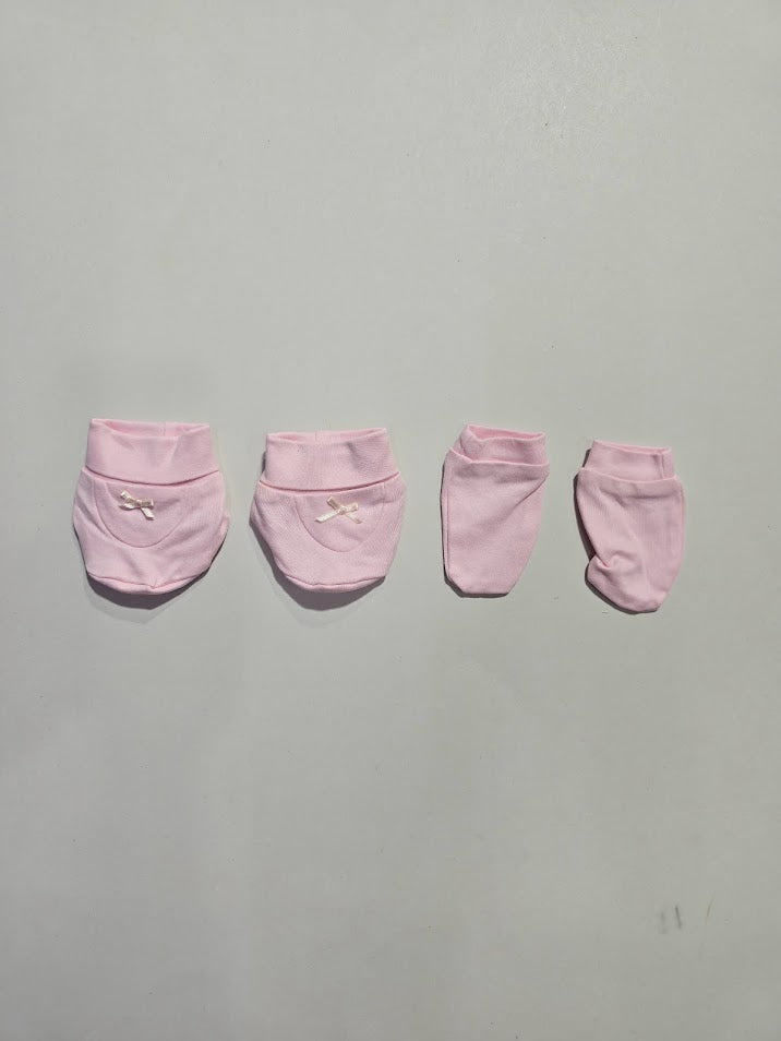 newborn shoe and glous