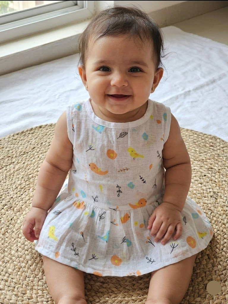 Baby's muslin frock button - Bird