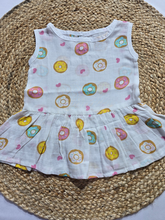 Baby's muslin frock button - Donut