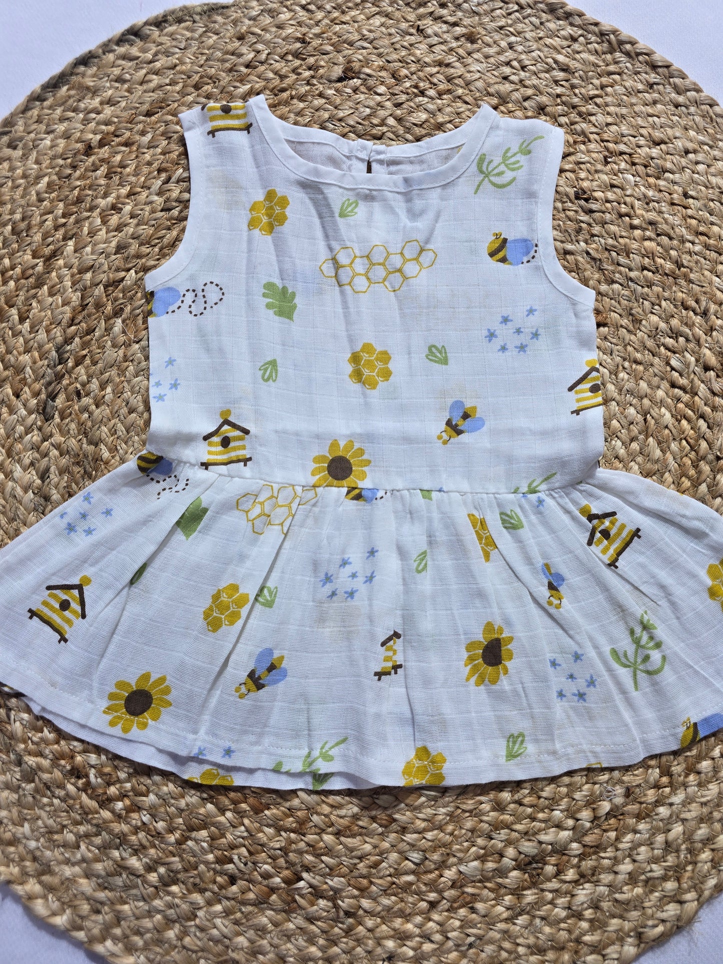 Baby's muslin frock button - Honey comb