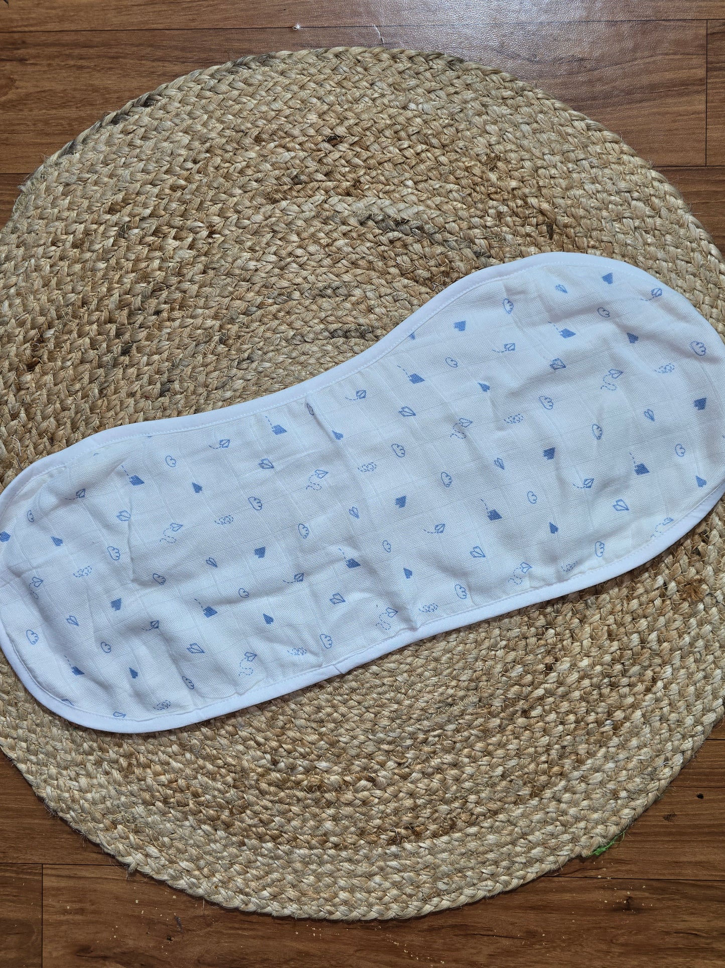 Baby's muslin cotton burp cloth - rocket