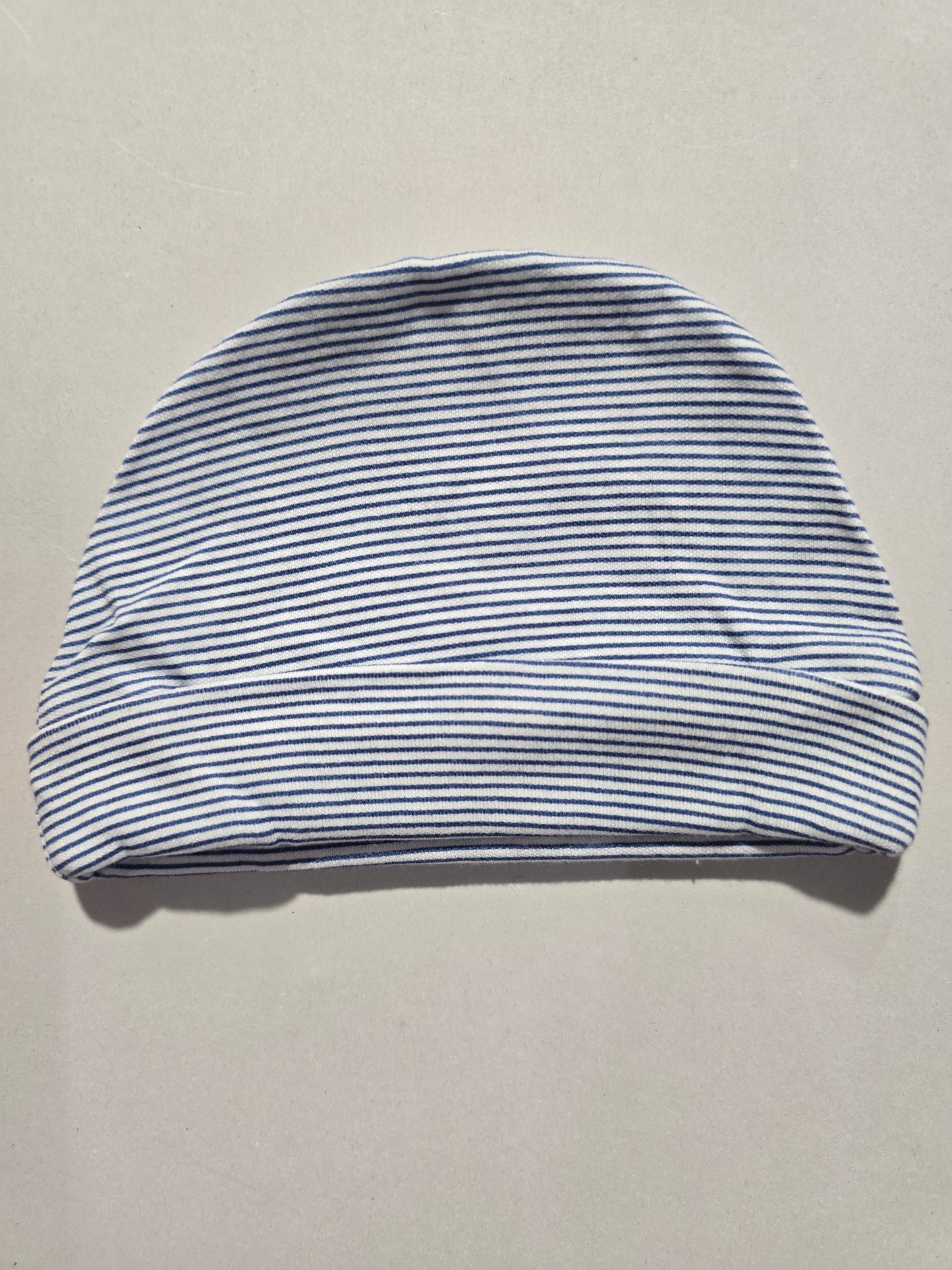 Baby's cap - blue line