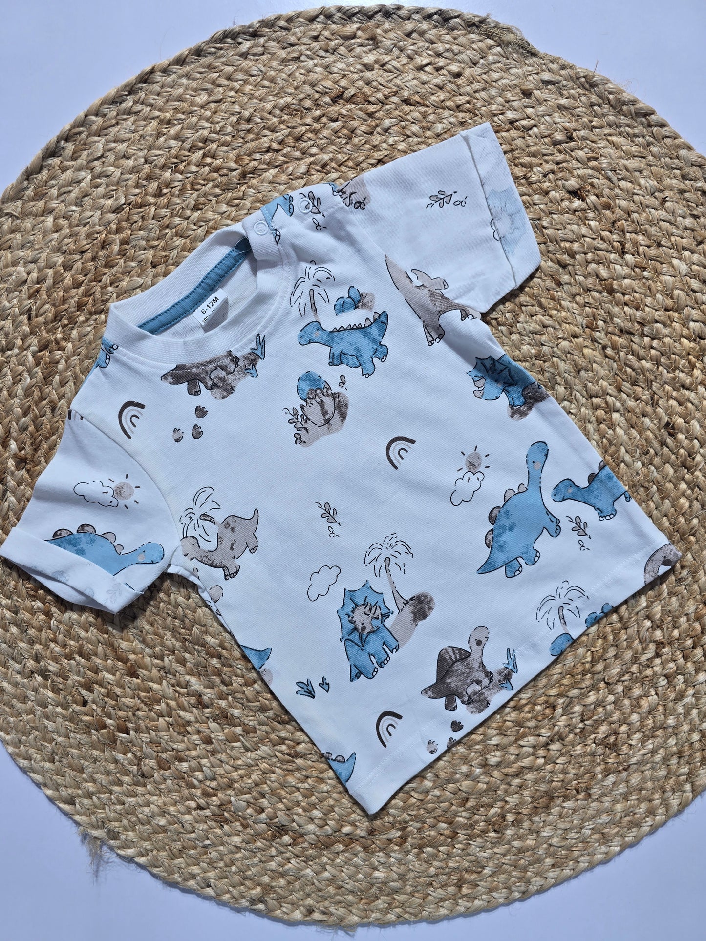 Baby's t-shirt - w/b/dino
