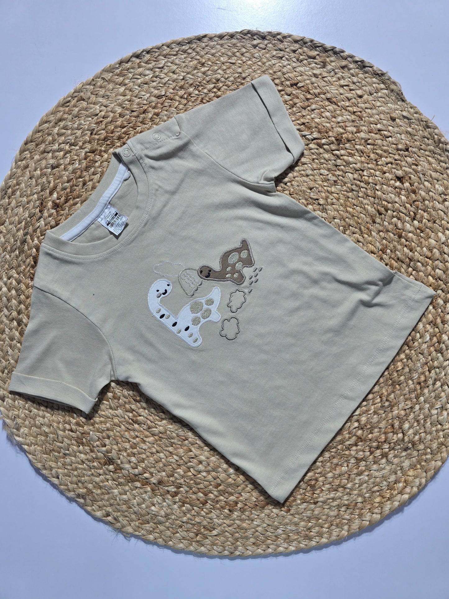 Baby's t-shirt - beige dino