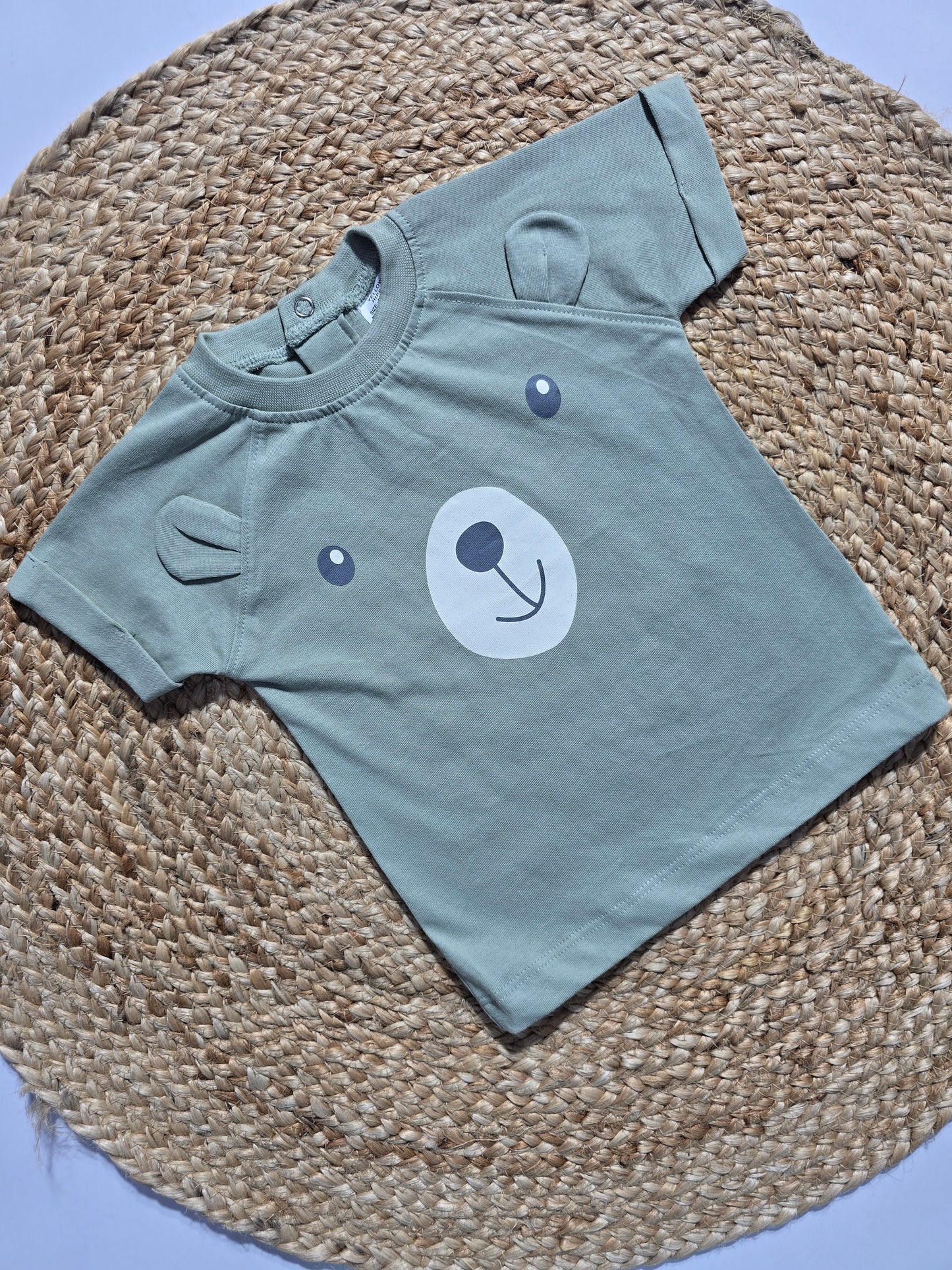 Baby's t-shirt - green bear
