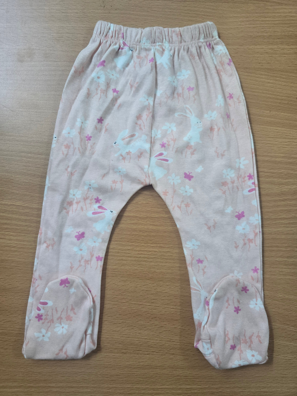 Baby's pants with attached shoe - rabbit