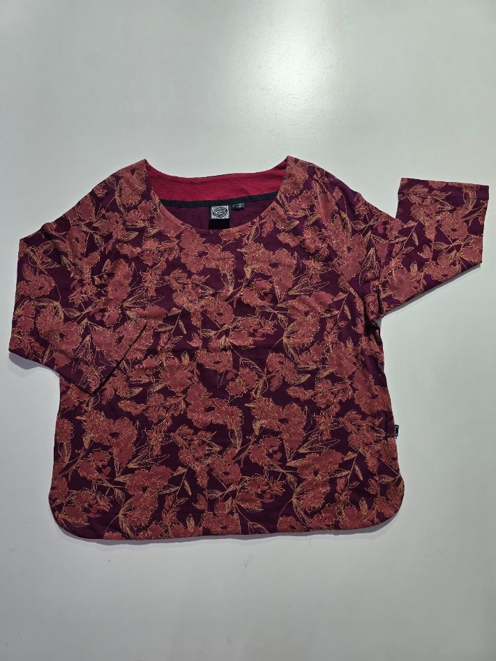 Women's 3/4 sleeve top - maroon blossom