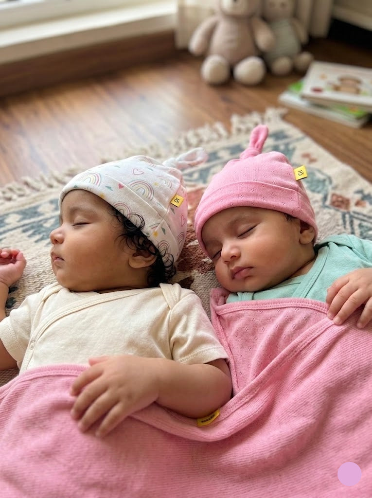 1Baby's Hooded wrapper blanket with 2 caps - pink