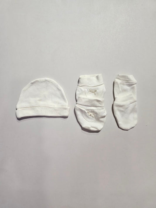 newborn cap, shoe and glous