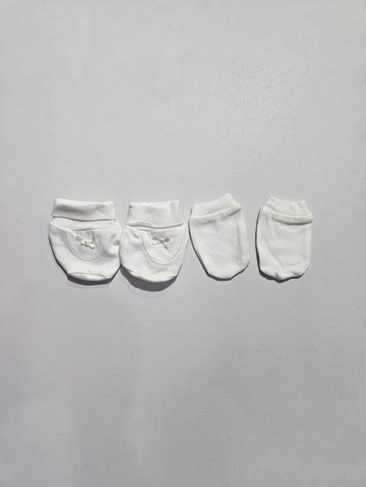 newborn shoe and glous