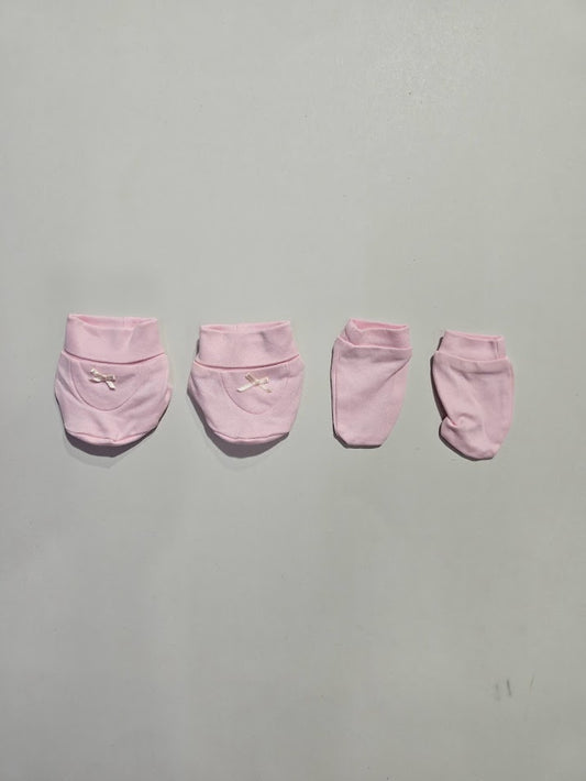 newborn shoe and glous