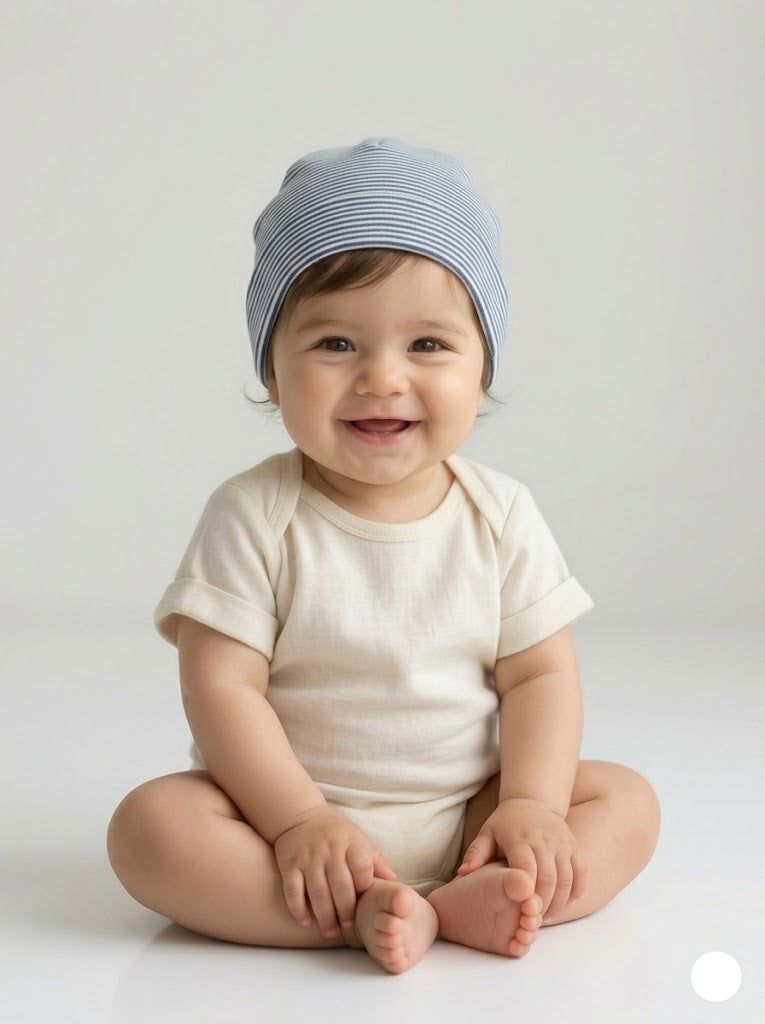 Baby's cap - blue line