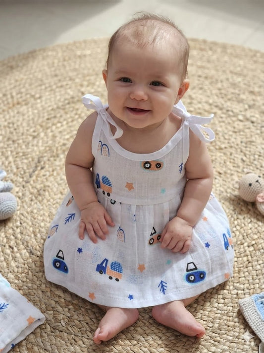 Baby's muslin frock knot - Car