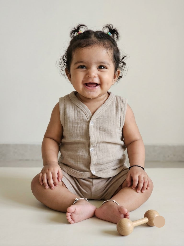 Baby's muslin jabla button - beige