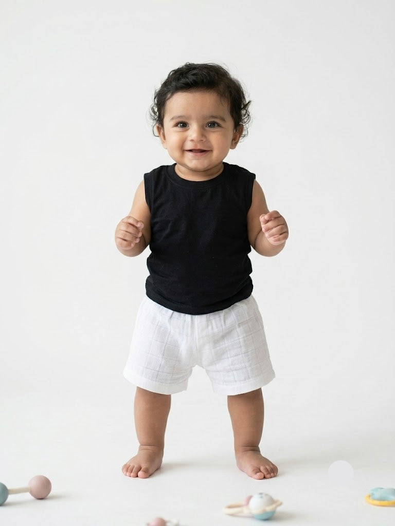 Baby's muslin shorts - whites