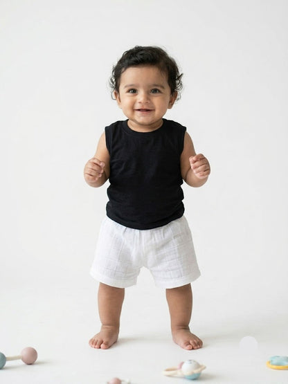 Baby's muslin shorts - whites