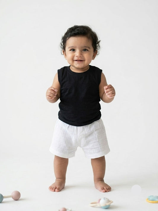 Baby's muslin shorts - whites