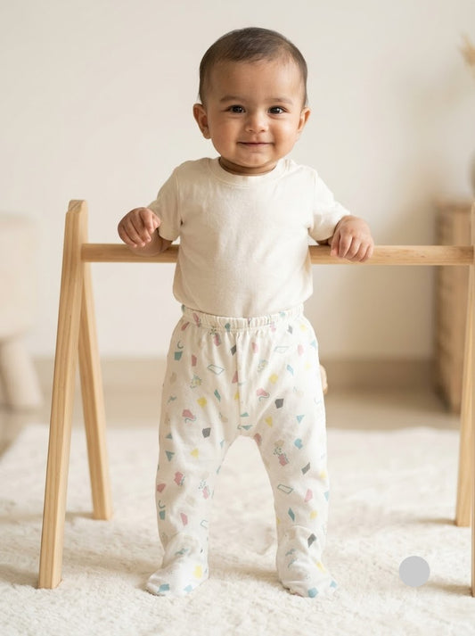Baby's pants with attached shoe - white shapes