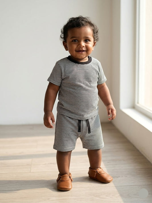 Baby's shorts set - b/w stripes