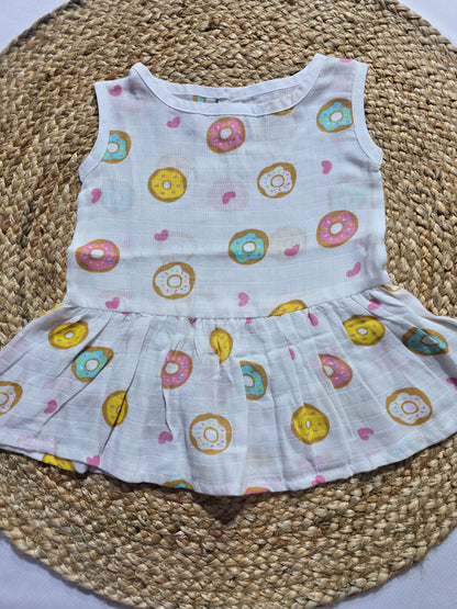 Baby's muslin frock button - Donut