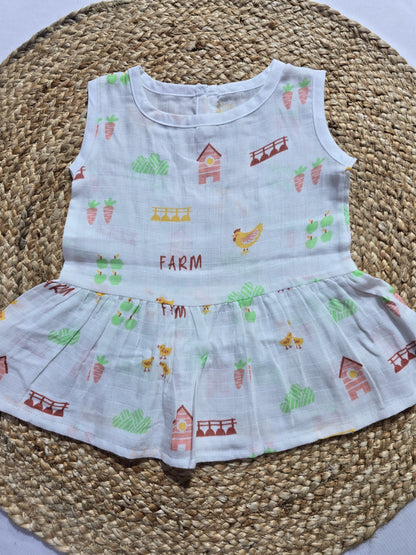 Baby's muslin frock button - Farm