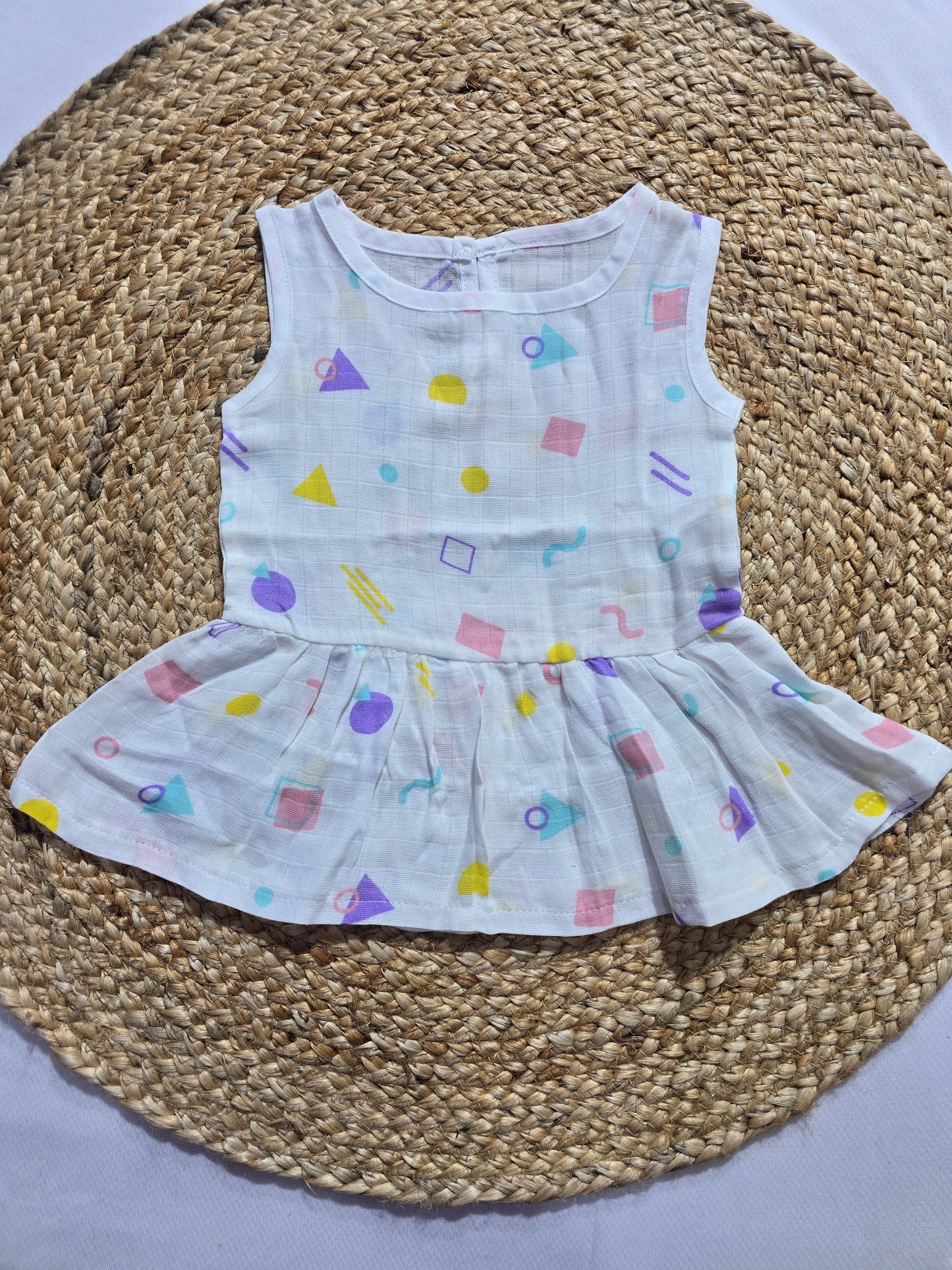 Baby's muslin frock button - Shapes