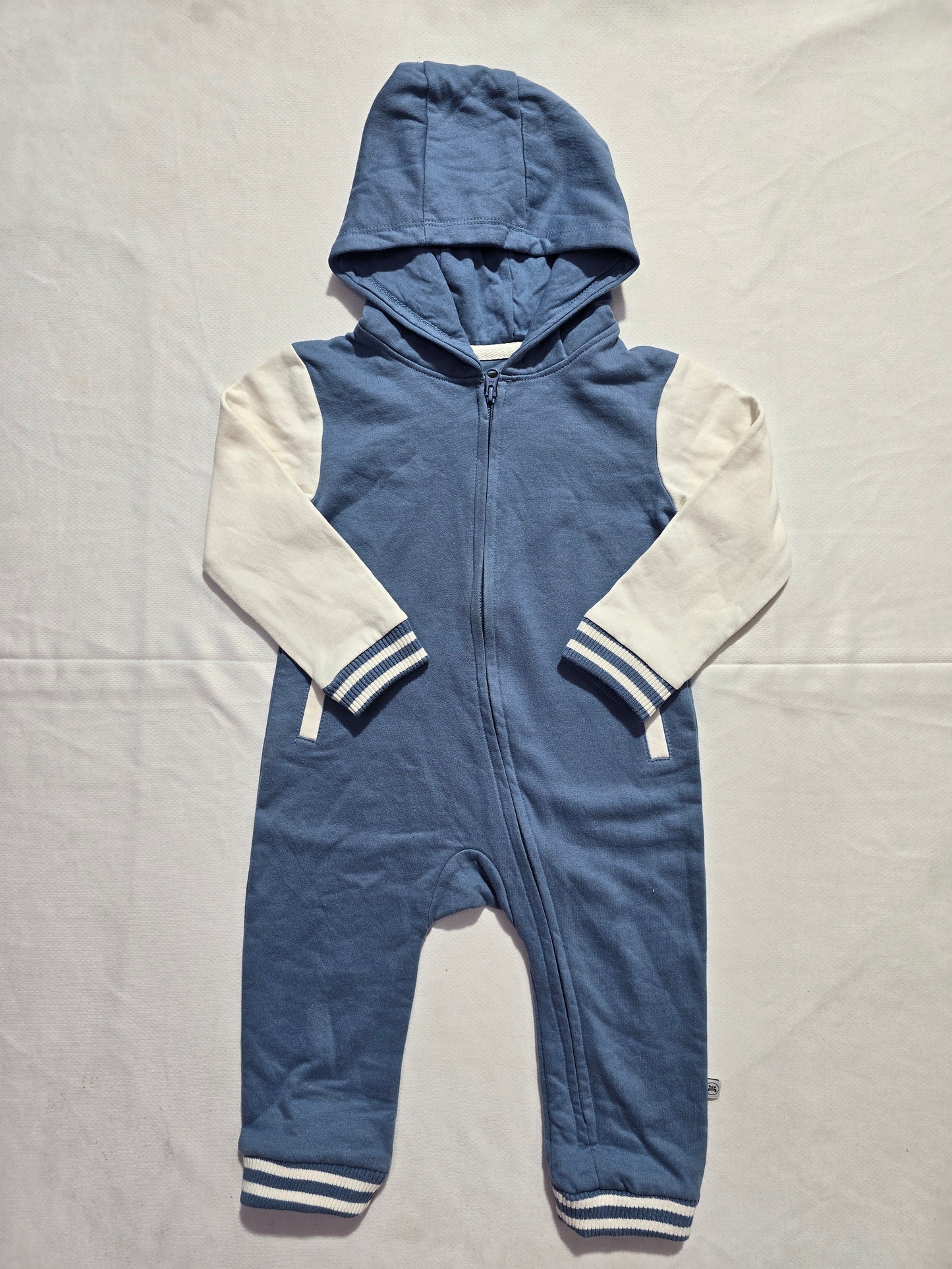 baby's jumpsuit/sleepsuit - blue