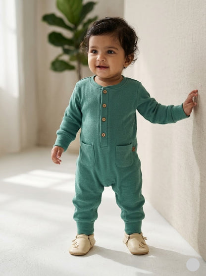 baby's jumpsuit/sleepsuit - greeny