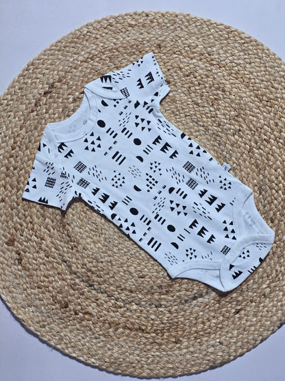 Baby's rompers - b/w shapes