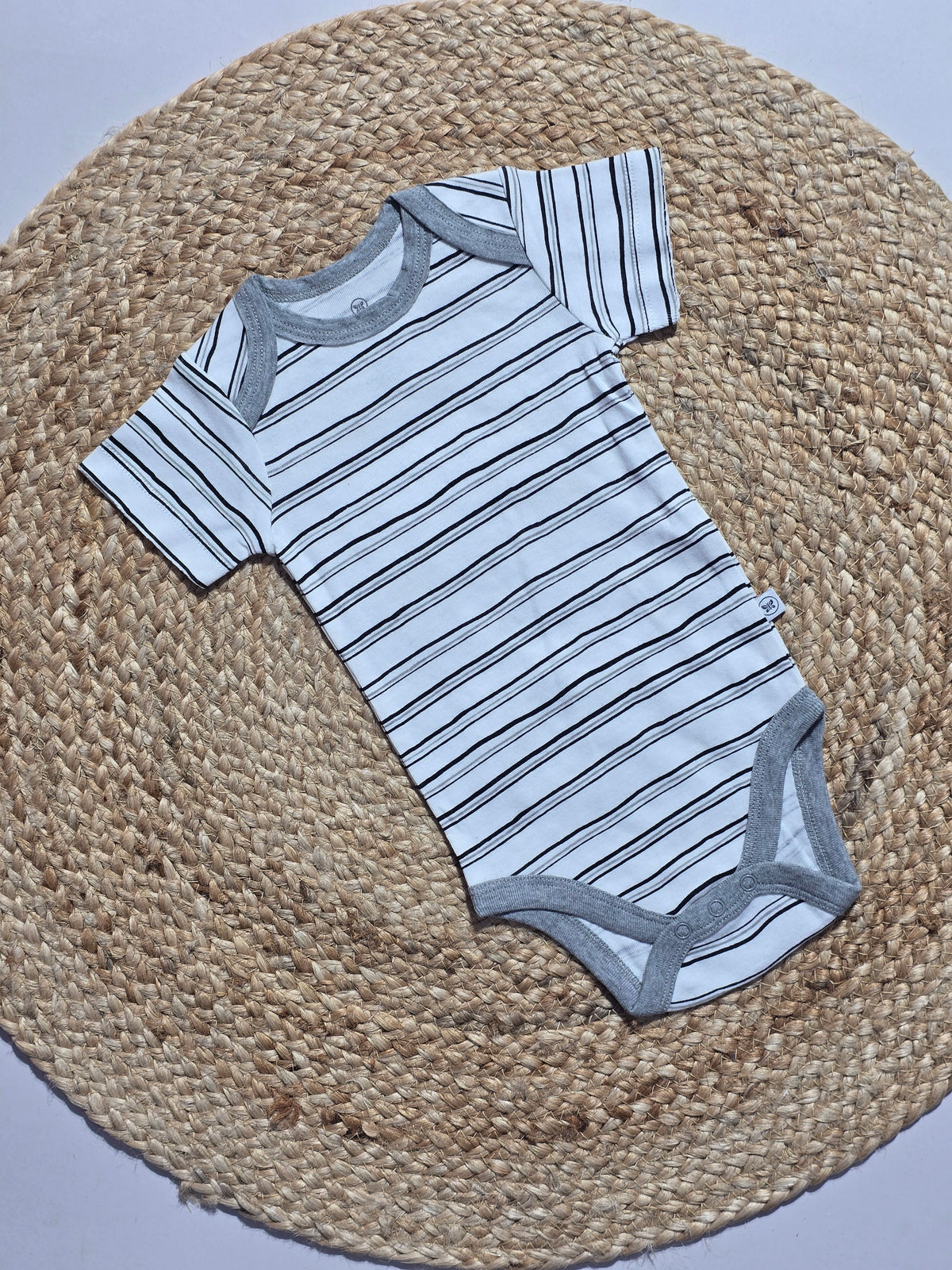 Baby's rompers - b/w line