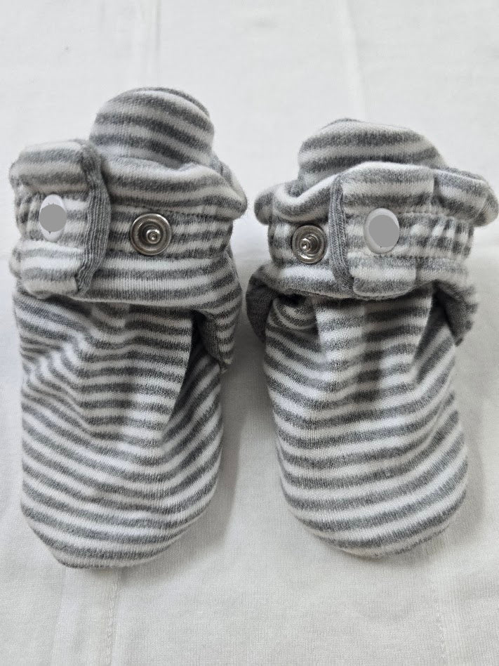 Baby's booties – stripe grey