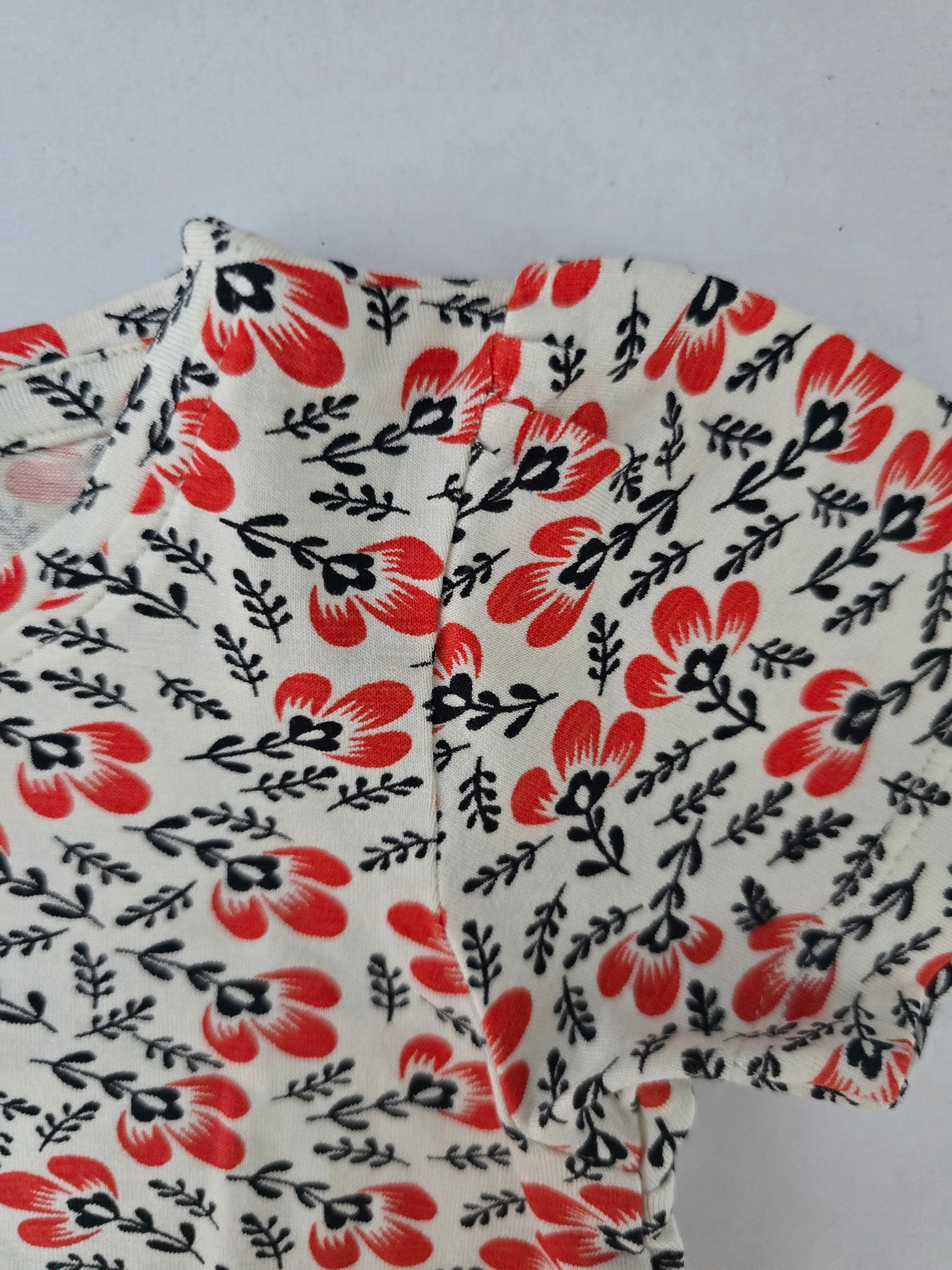 Baby girl's pant set - red buds