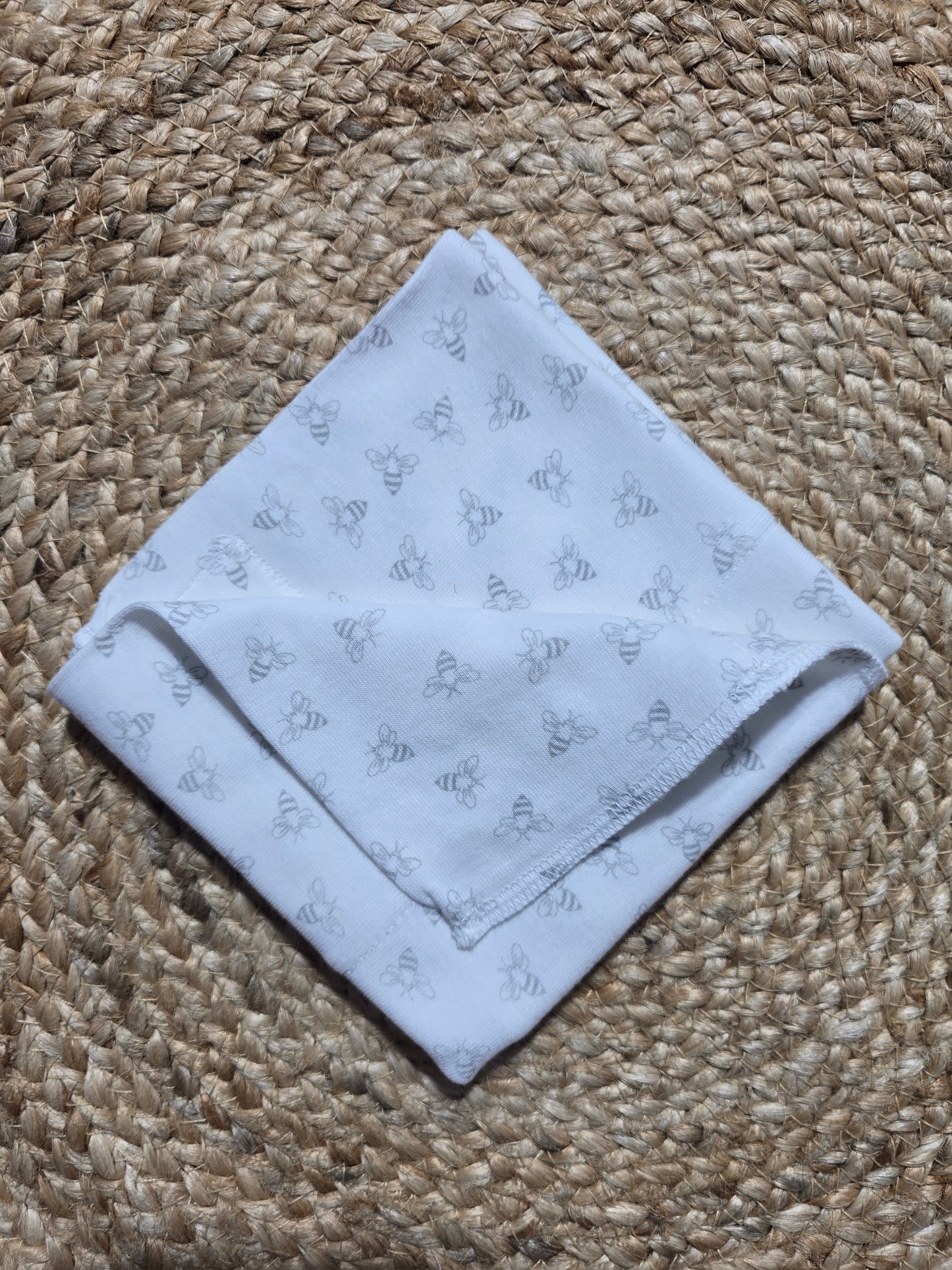 Baby's kerchief – bee