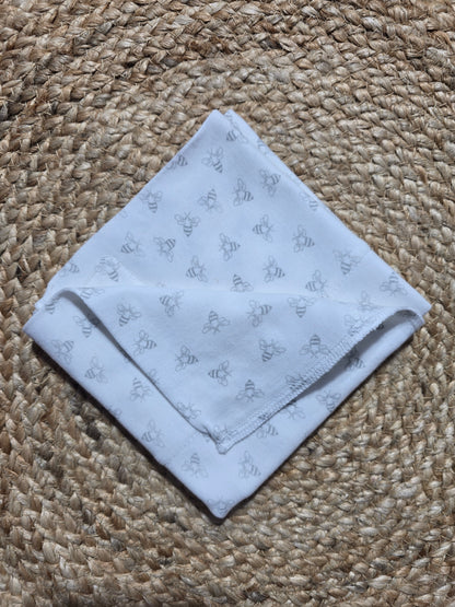 Baby's kerchief – bee