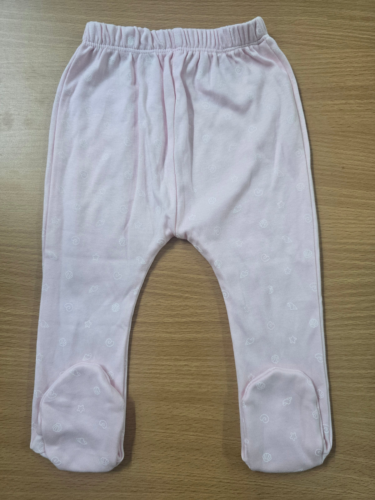 Baby's pants with attached shoe - shells