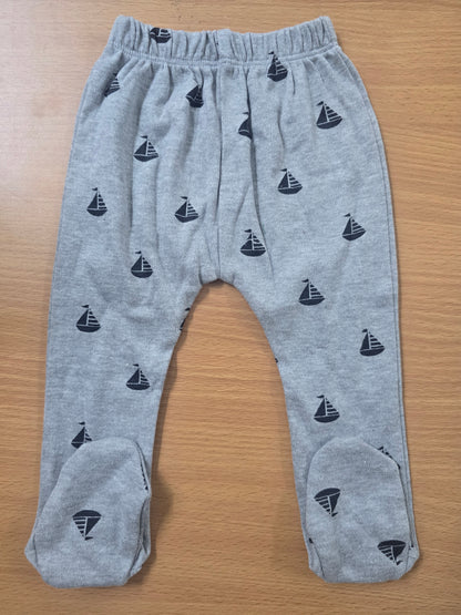 Baby's pants with attached shoe - black boats