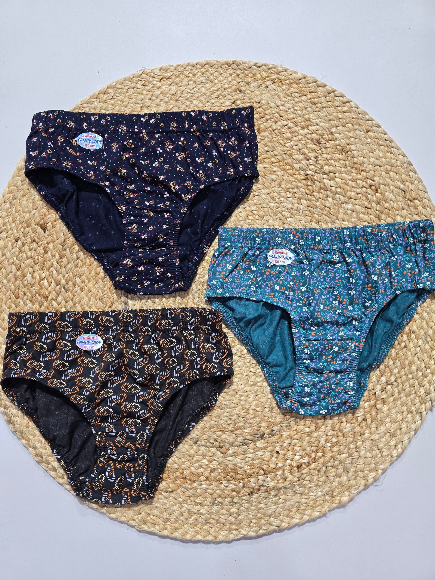 Women's panties (Pack of 3)b